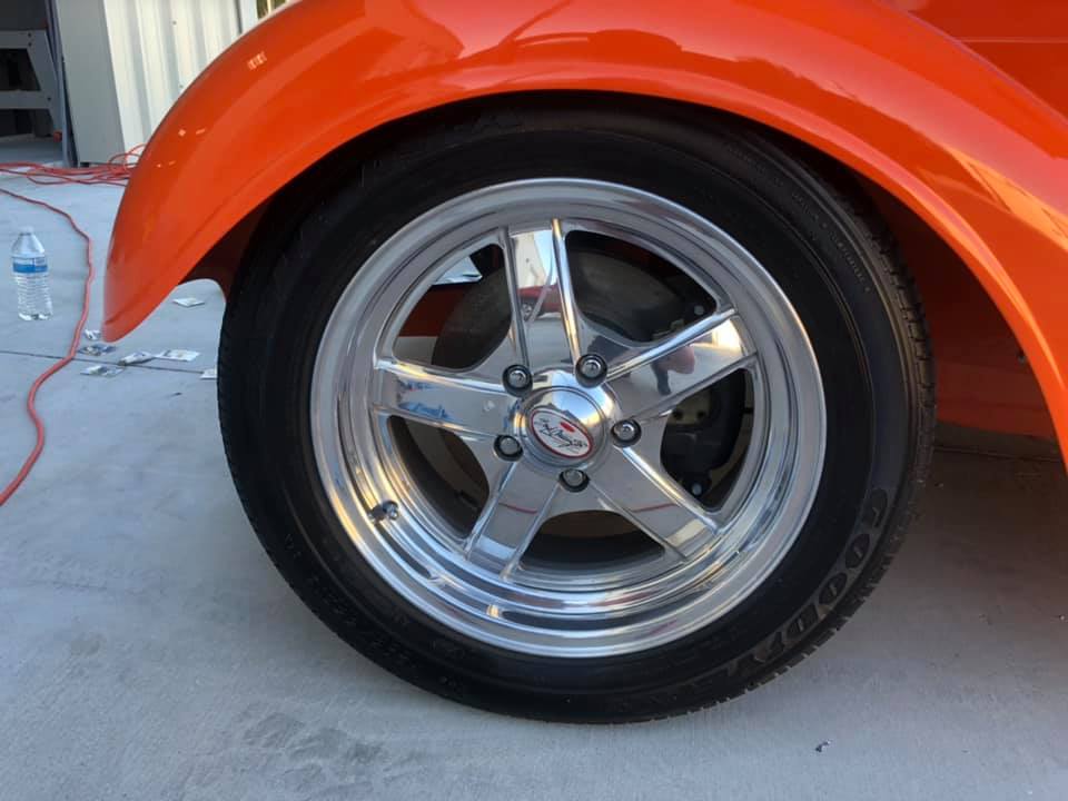 Tire detailing chrome and rubber